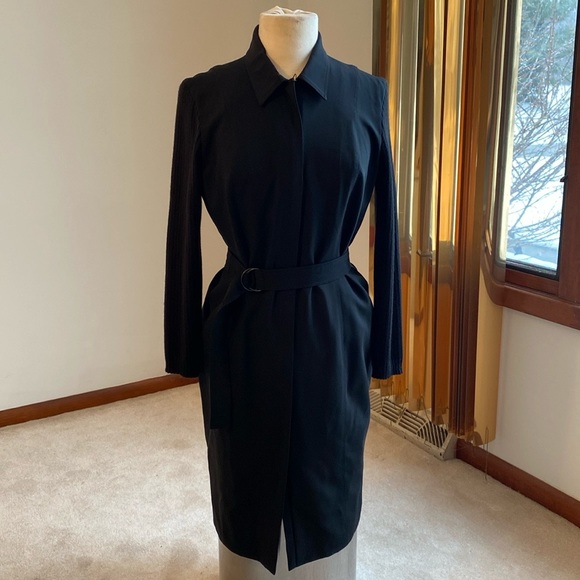 Oscar de la Renta Jackets & Blazers - Oscar De La Renta light weight coat, Excellent Condition, no pockets,see photos